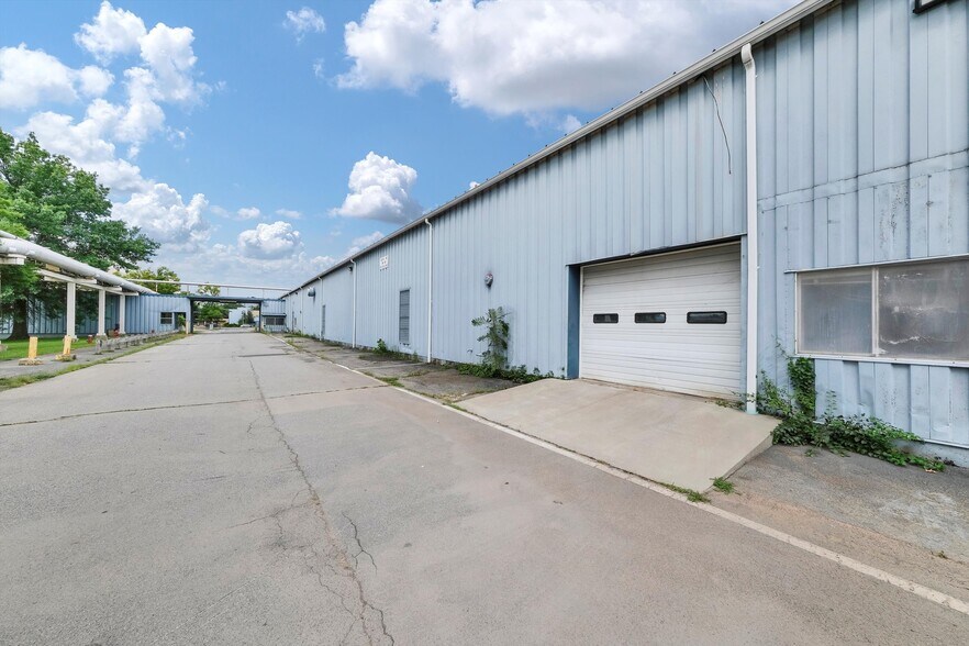 More Photos Of 90-98 Boices Ln, Kingston Warehouse For Sale