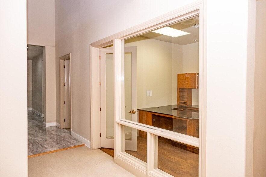 More Photos Of 8607 McPherson Rd, Laredo Office For Lease