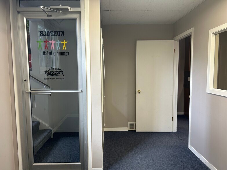 More Photos Of 191 Queensway W, Simcoe Office For Lease