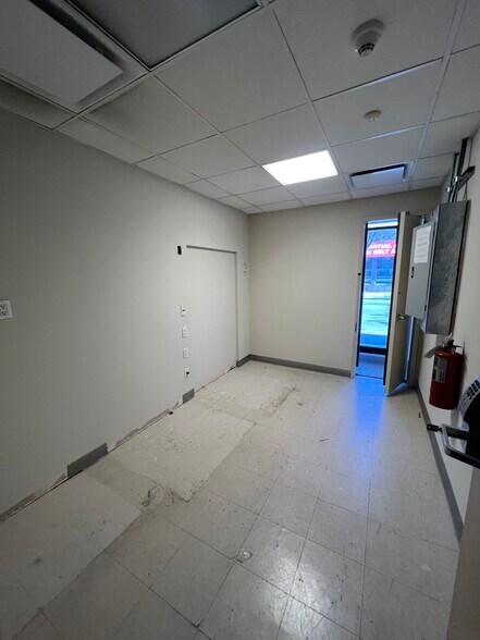 More Photos Of 435-437 Broadway, Bayonne Bank For Lease