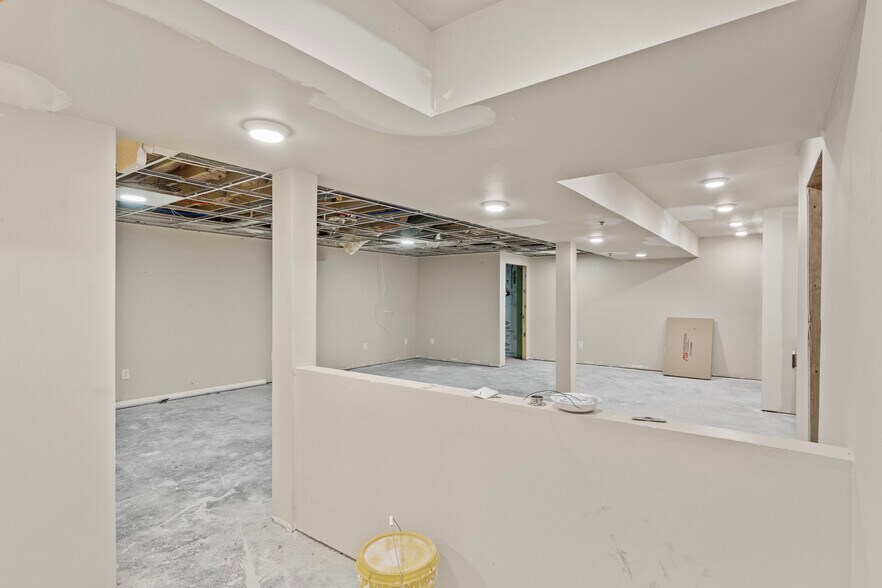 More Photos Of 160 Prosperous Pl, Lexington Medical For Sale