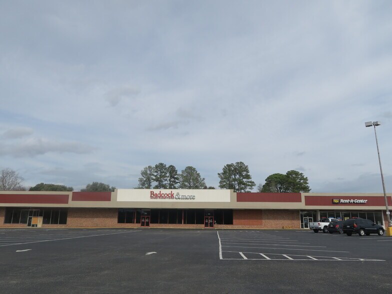 More Photos Of 906-946 Chesterfield Hwy, Cheraw General Retail For Lease