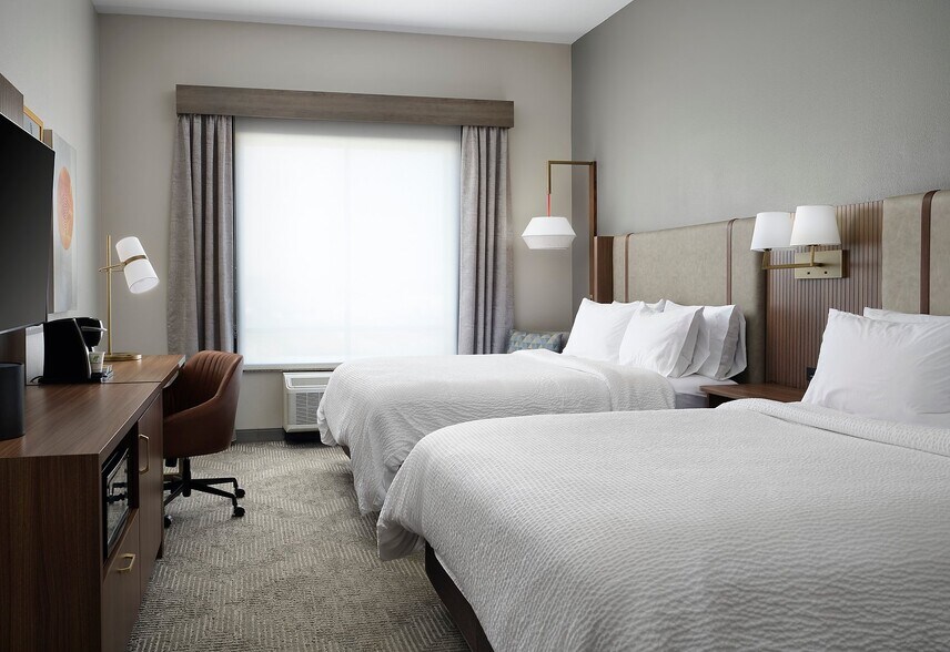 More Photos Of 100 N Frontage Rd, Meridian Hotel For Sale