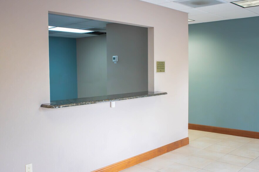 More Photos Of 5023-5047 Central Ave, Saint Petersburg Medical For Lease