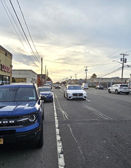 More Photos Of 166 E Jericho Tpke, Mineola Office For Lease