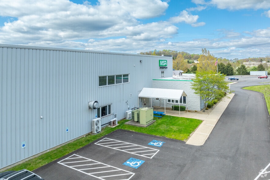 More Photos Of 621 Hunt Valley Cir, New Kensington Warehouse For Lease