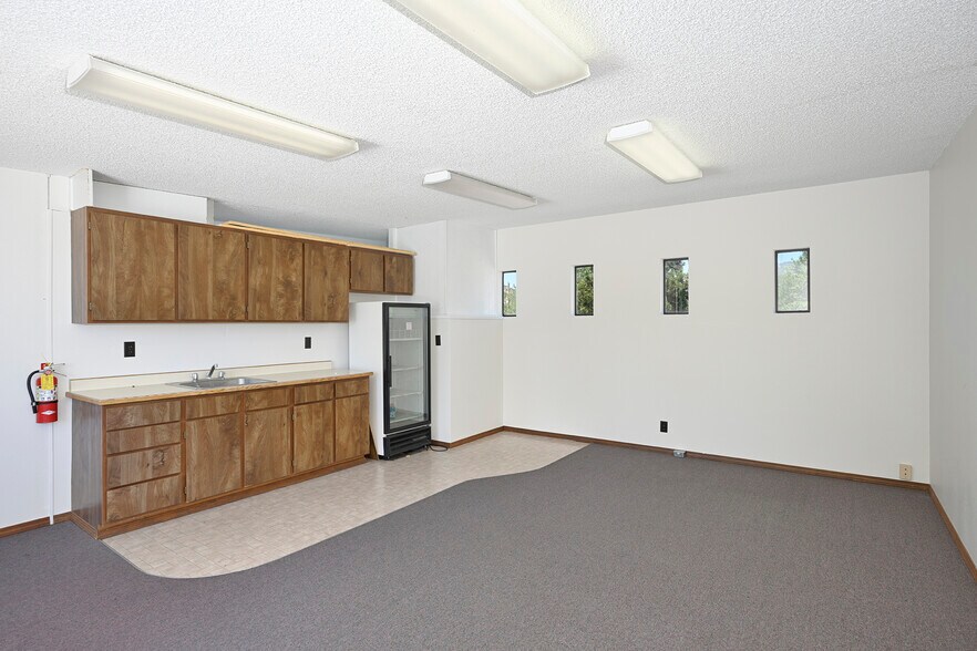 More Photos Of 122 Scott River Rd, Fort Jones Light Manufacturing For Sale