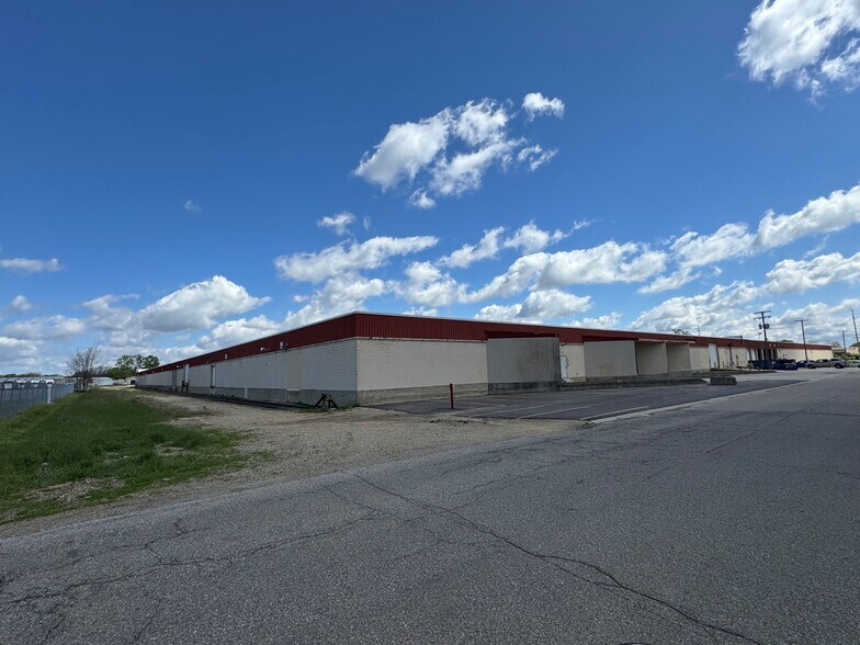 More Photos Of 1610 Leininger Ave, Elkhart Distribution For Lease