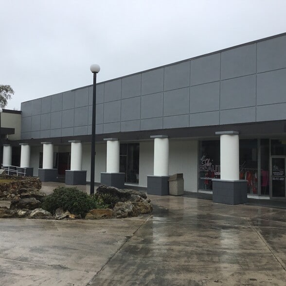 More Photos Of 921-995 E Memorial Blvd, Lakeland Unknown For Lease
