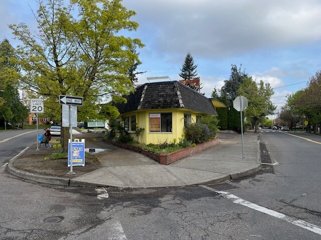 More Photos Of 7981 SE 17th Ave, Portland Freestanding For Sale