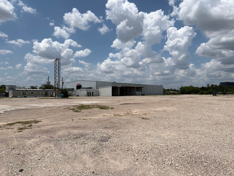 More Photos Of 2219 Aldine Bender Rd, Houston Land For Lease
