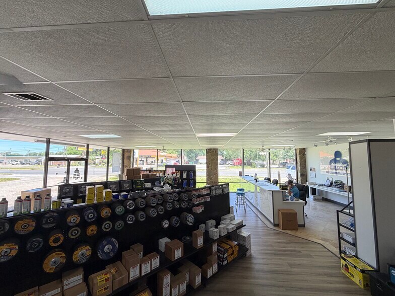 More Photos Of 431 Racetrack Rd Nw, Fort Walton Beach Flex For Sale