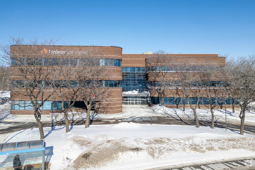 More Photos Of 1255 Rte Transcanadienne, Dorval Office For Lease