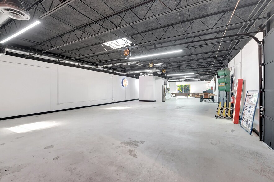 More Photos Of 705 Bond Way, Delray Beach Showroom For Sale