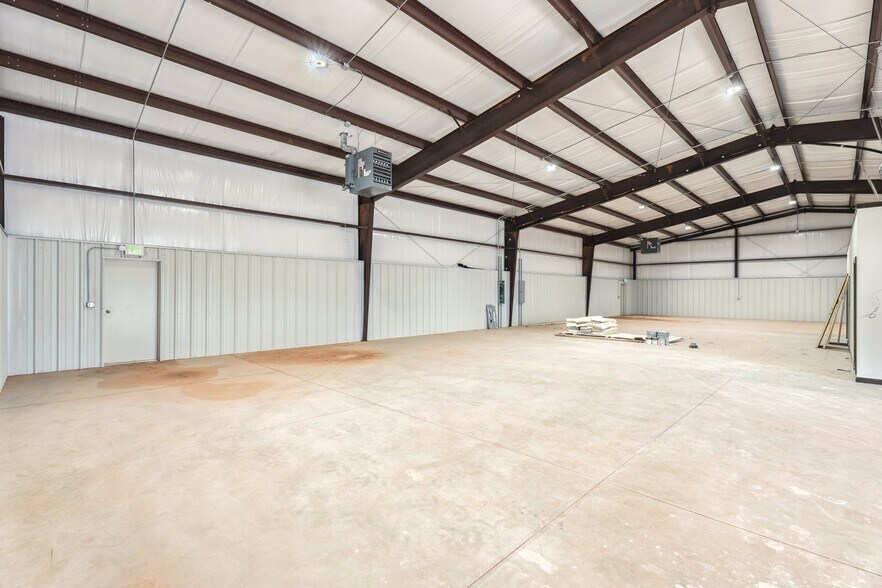 More Photos Of 5286 NE Highway 33, Guthrie Warehouse For Sale