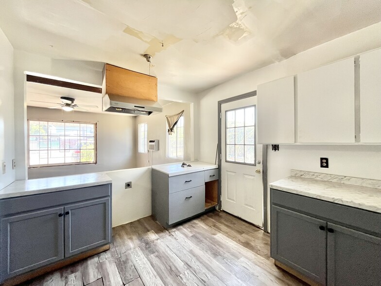 More Photos Of 2513 Connie Dr, Sacramento Freestanding For Sale
