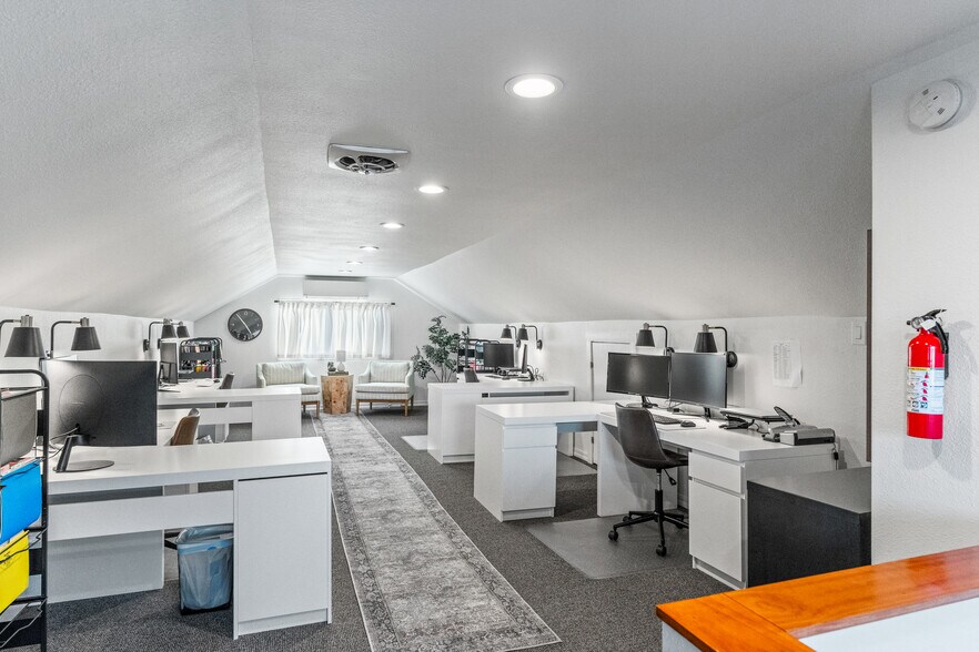 More Photos Of 1191 Capitol St NE, Salem Office For Sale