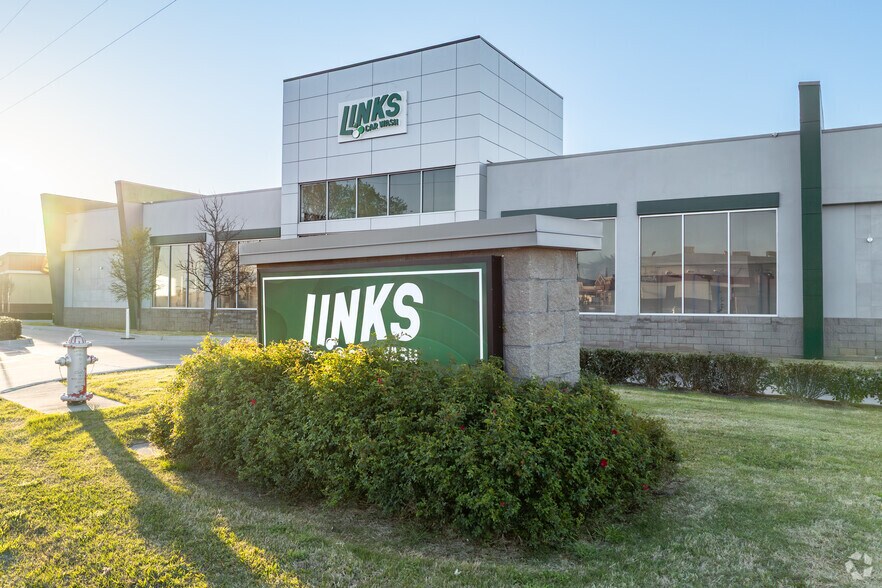 More Photos Of 820 NE Alsbury Blvd, Burleson Carwash For Sale