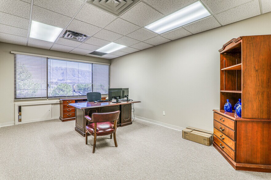 More Photos Of Sundland Park & Mesa Hills Dr., El Paso Office For Lease