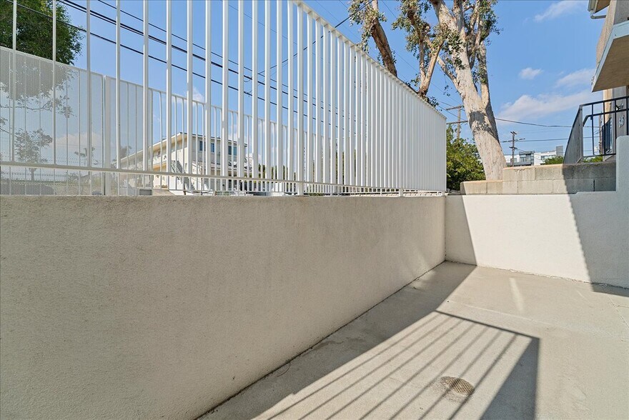 More Photos Of 636 N Juanita Ave, Los Angeles Apartments For Sale