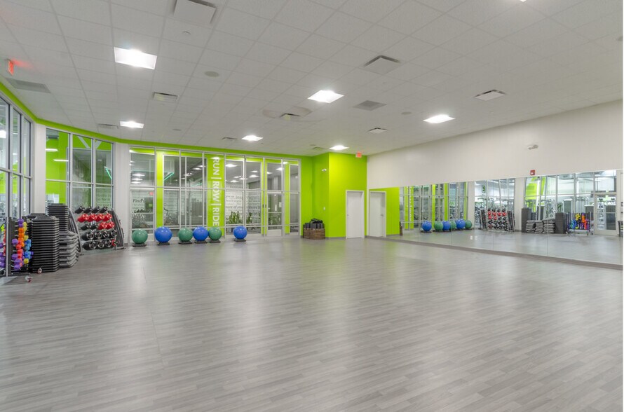 More Photos Of 473 E Washington St, North Attleboro General Retail For Sale