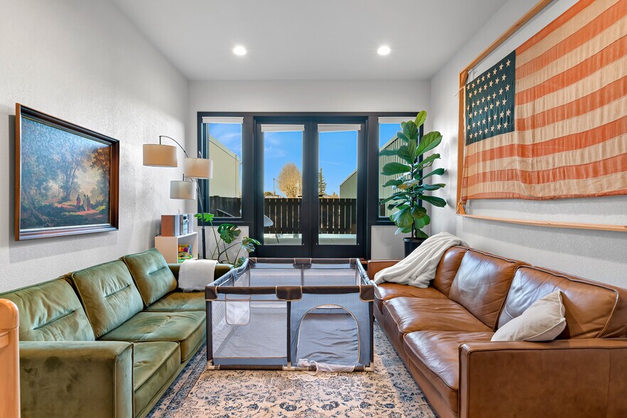 More Photos Of 412 Front St, Lynden Storefront Retail Residential For Sale