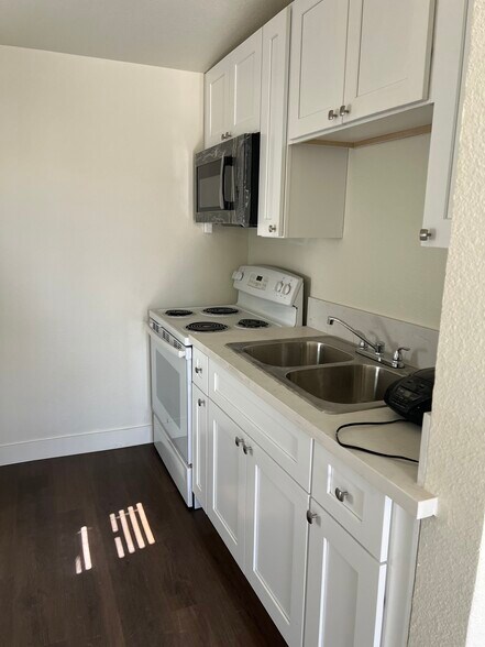 More Photos Of 1323 C St, Las Vegas Multifamily For Sale