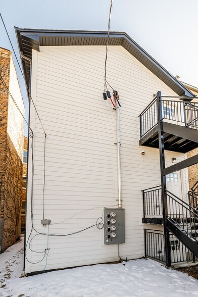 More Photos Of 6126 Eberhart ave, Chicago Apartments For Sale