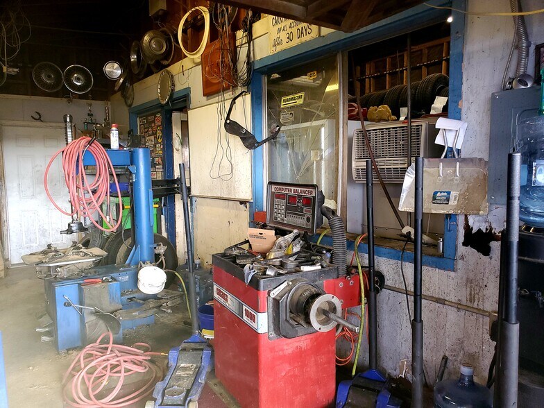 More Photos Of 8899 Beekley Rd, Phelan Auto Repair For Sale