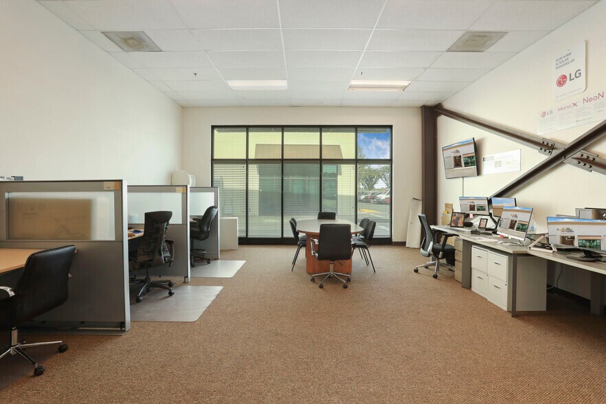 More Photos Of 600-626 Commerce Ct, Manteca Service For Lease