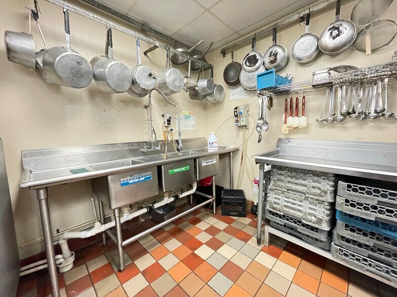 More Photos Of 3483 SW Williston Rd, Gainesville Restaurant For Sale