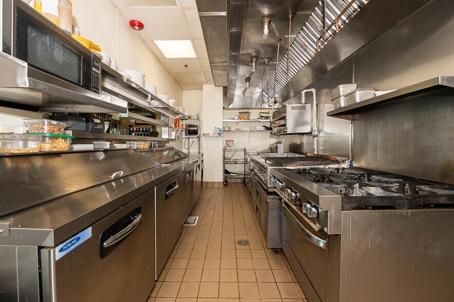 More Photos Of 2198 Palomar Airport Rd, Carlsbad Restaurant For Lease