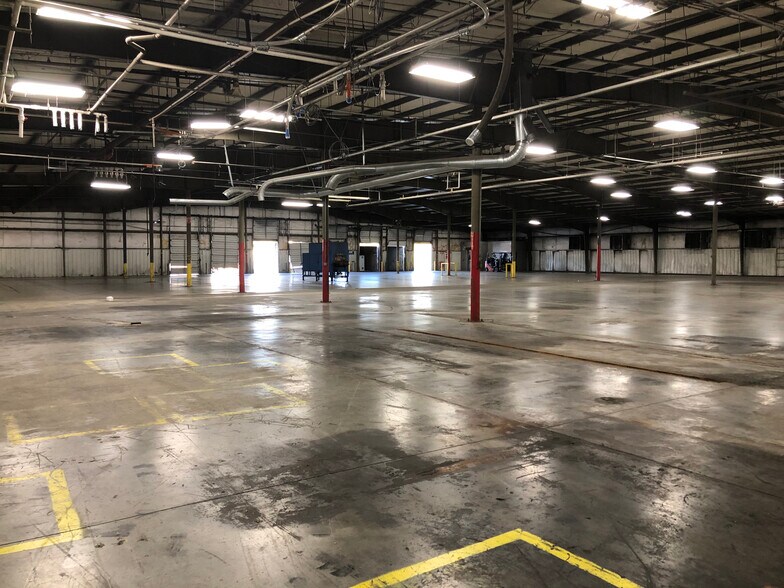 More Photos Of 1115 Farrington St SW, Conover Manufacturing For Lease