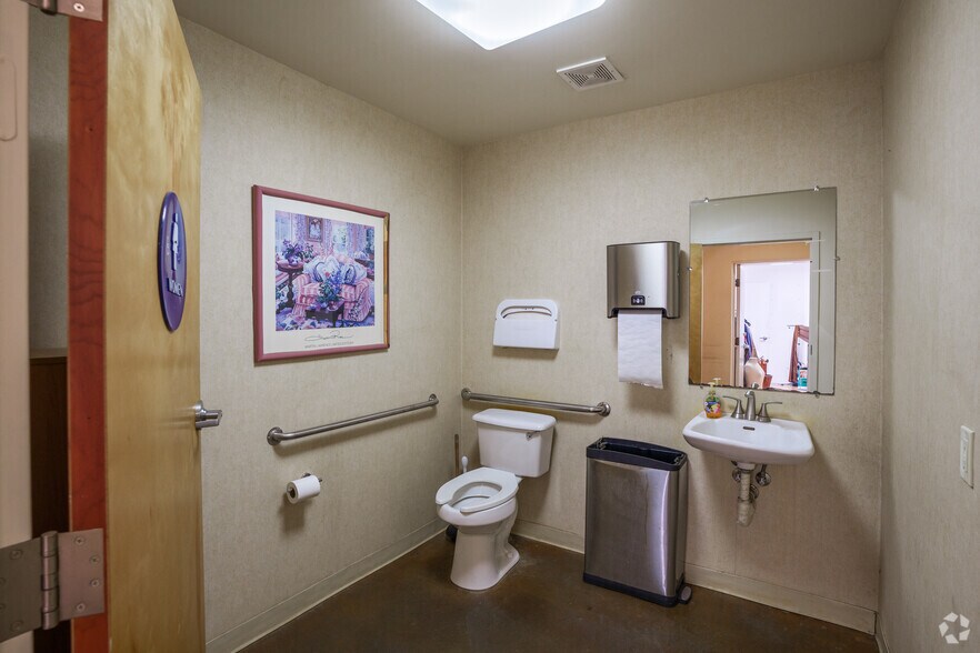 More Photos Of 30 Miller Ave, Mill Valley Storefront For Sale