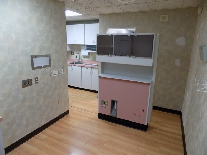 More Photos Of 111 Simsbury Rd, Avon Medical For Lease