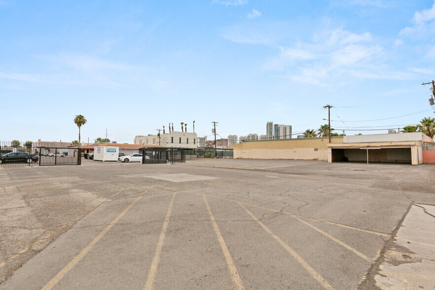 More Photos Of 872 E Sahara Ave, Las Vegas Medical For Lease