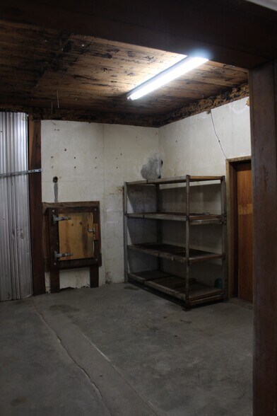 More Photos Of 806 9th St, Woodward Warehouse For Sale