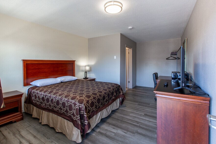 More Photos Of 1152 Main St, Springfield Hotel For Sale