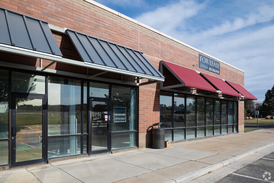More Photos Of 512-586 S Chambers Rd, Aurora Storefront For Lease