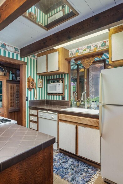 More Photos Of 306 W Saint Charles St, San Andreas Hotel For Sale