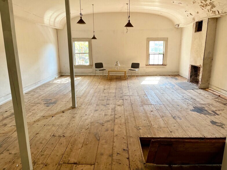 More Photos Of 5 Norwich Rd, East Haddam Freestanding For Sale