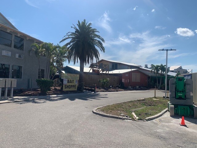 More Photos Of 3444 Marinatown Ln, North Fort Myers Unknown For Lease