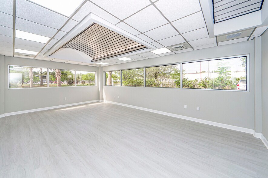 More Photos Of 2155 N Park Ln, Charleston Office For Lease