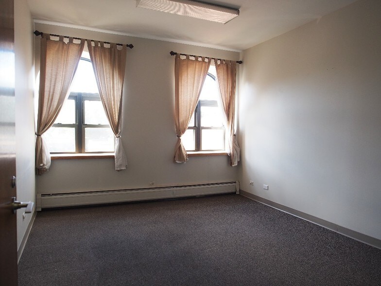 More Photos Of 329-331 S York Rd, Bensenville Daycare Center For Lease