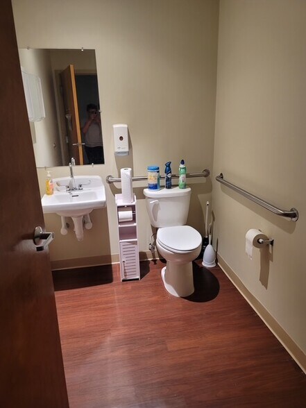 More Photos Of 385 Oxford Valley Rd, Yardley Medical For Lease