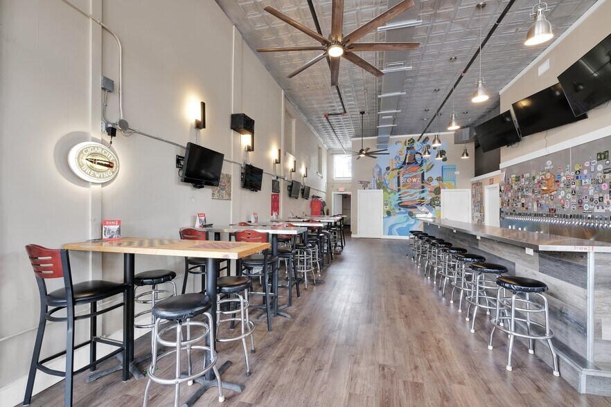 More Photos Of 2695 Post St, Jacksonville Freestanding For Sale