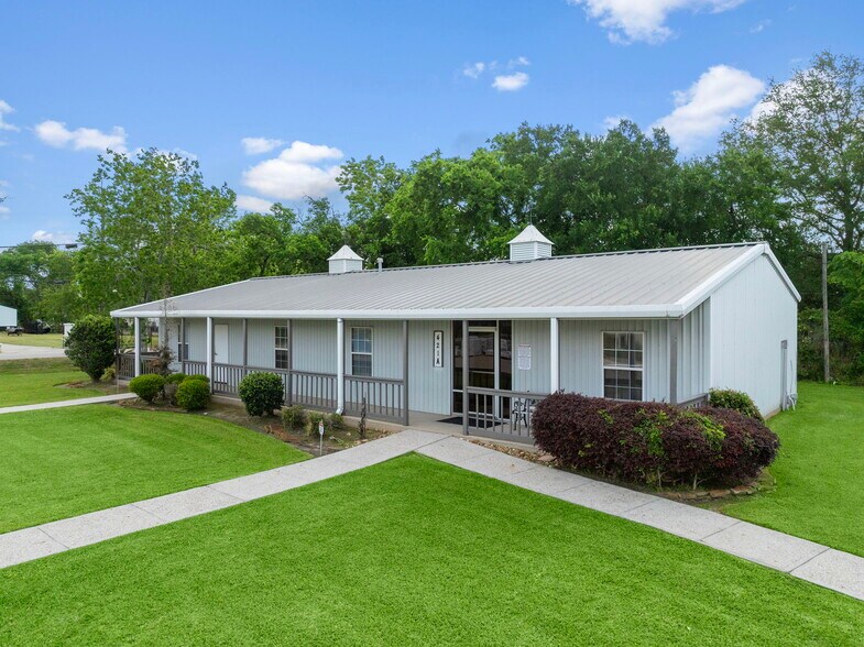 More Photos Of 421 Jones Rd, Highlands Warehouse For Lease