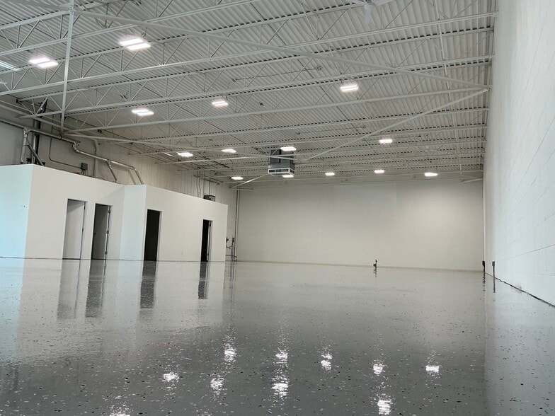 More Photos Of 5900 Rhodes Dr, Windsor Distribution For Lease