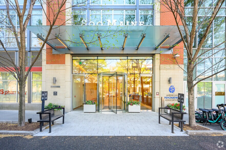 More Photos Of 800 Maine Ave SW, Washington Coworking Space