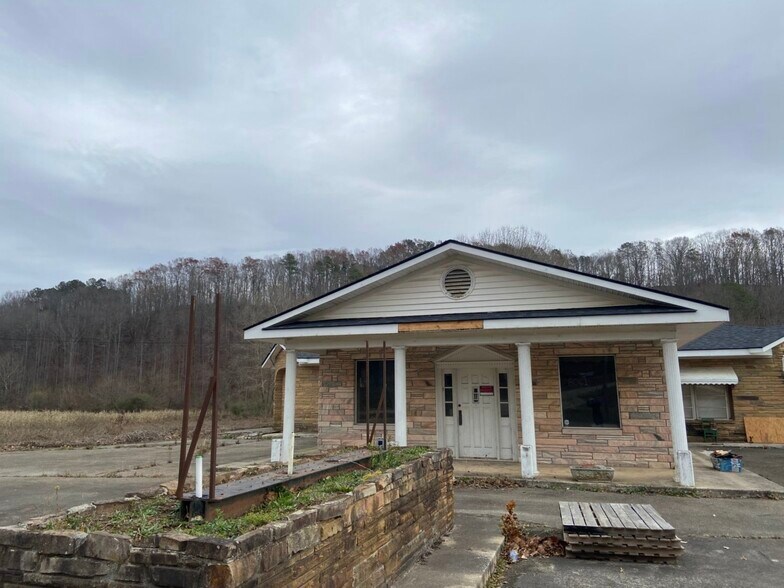 More Photos Of 8091 Old Highway 5 S, Talking Rock Light Distribution For Sale